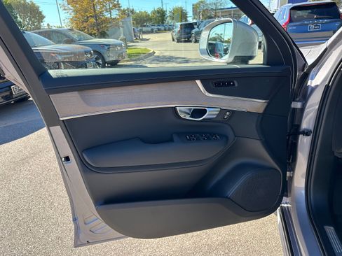 New 2026 Volvo XC90 B5 Core image 17