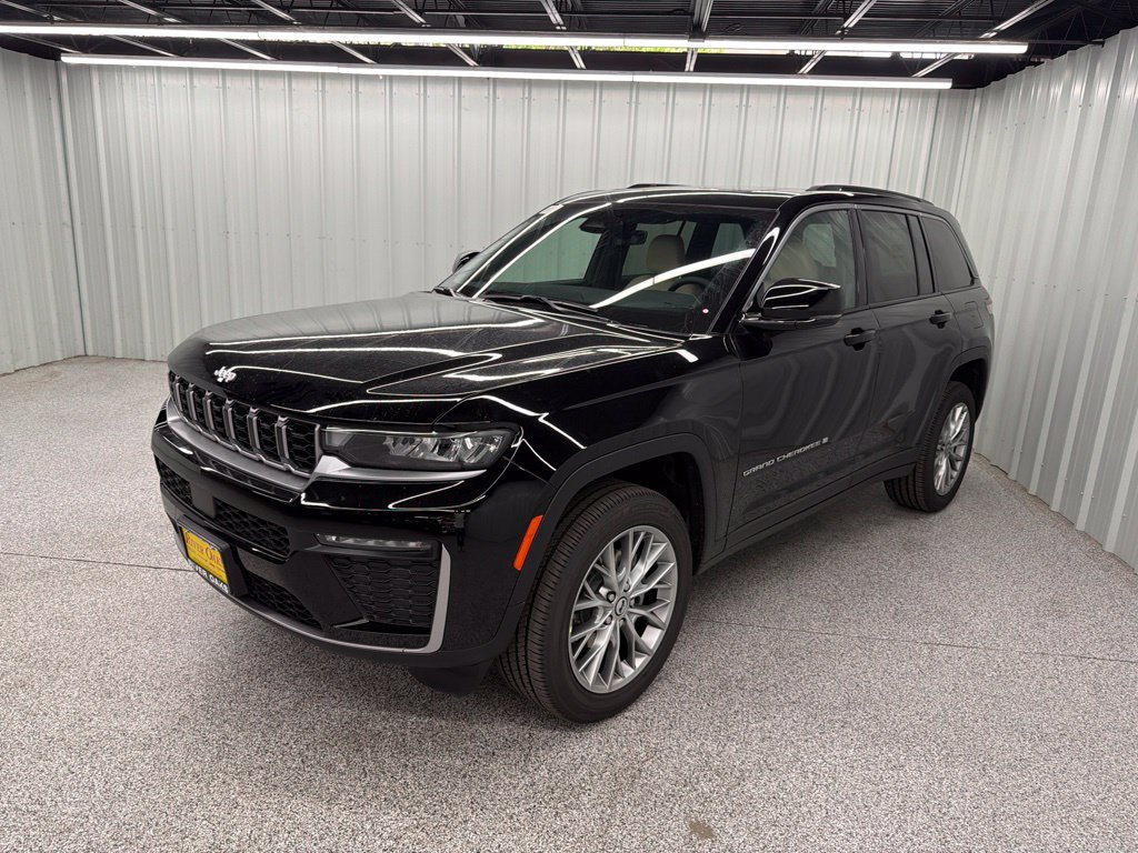 New 2027 Jeep Grand Cherokee Limited RWD image 2