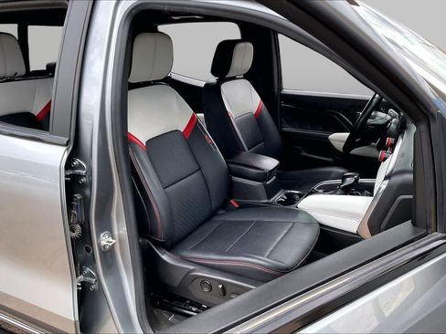 Used 2024 GMC Canyon AT4X AWD/4WD image 9