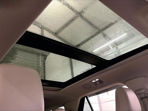 Used 2020 Ford Explorer XLT w/ Equipment Group 202A image 21