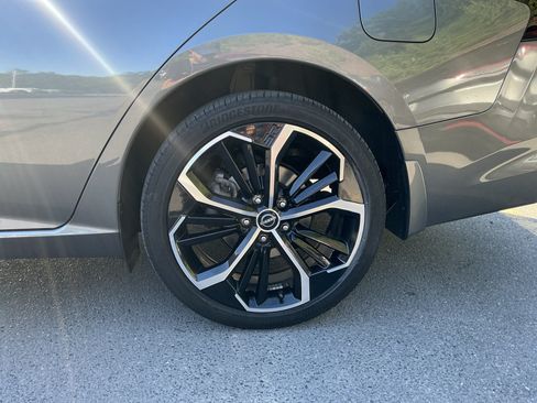 Used 2024 Nissan Altima 2.5 SR w/ SR Premium Package AWD/4WD image 9