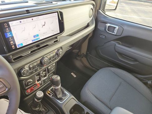 New 2026 Jeep Gladiator Sport AWD/4WD image 10
