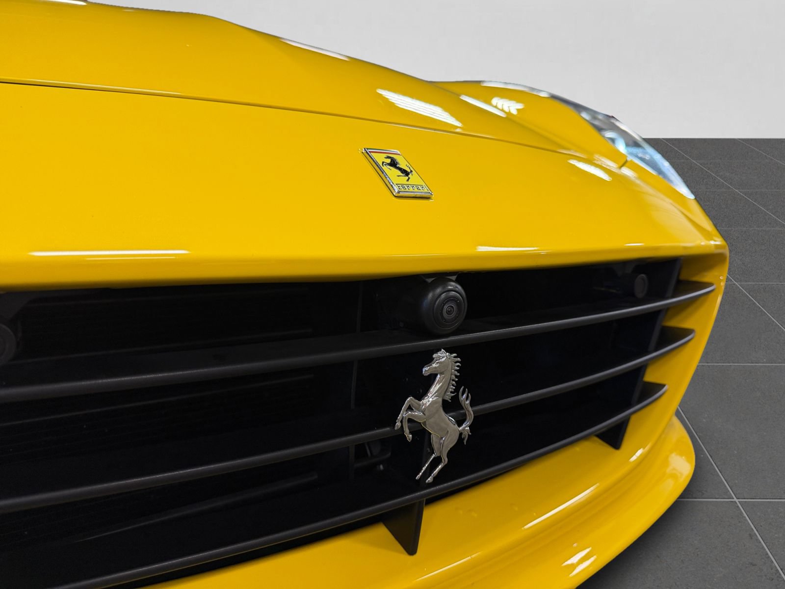 Used 2015 Ferrari California T RWD image 42