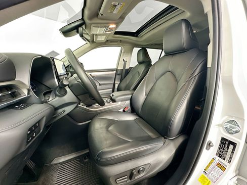 Used 2024 Toyota Highlander Limited AWD/4WD image 22