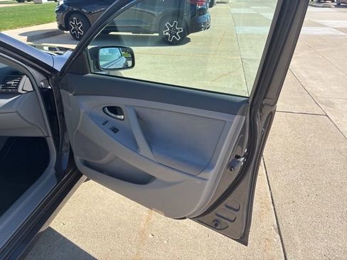 Used 2011 Toyota Camry LE w/ LE Extra-Value Pkg image 18