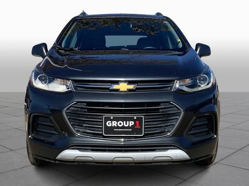 Used 2017 Chevrolet Trax LT w/ LT Convenience Package image 4