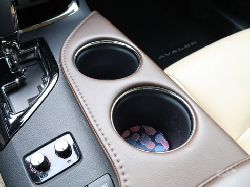 Used 2018 Toyota Avalon XLE Premium image 30