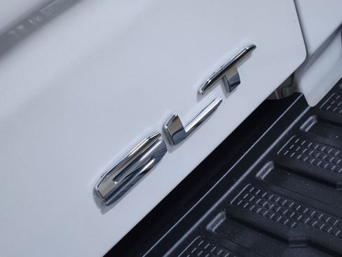 Used 2022 GMC Sierra 1500 SLT image 26