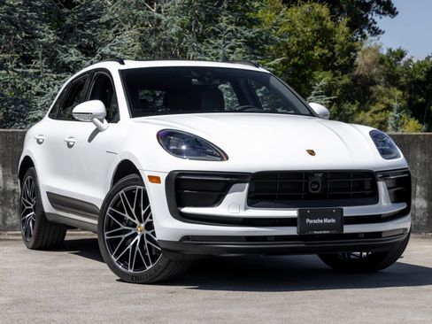 Certified 2026 Porsche Macan AWD/4WD image 6
