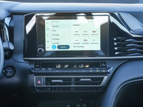 Used 2025 Toyota Camry SE FWD image 11