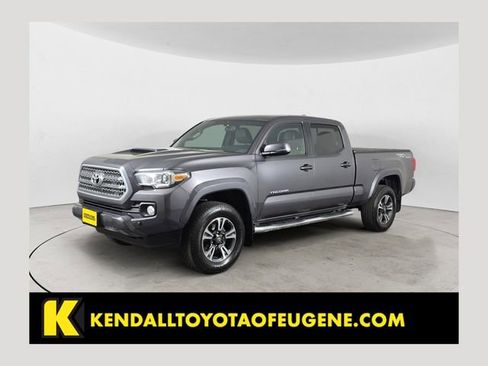 Used 2017 Toyota Tacoma TRD Sport image 1