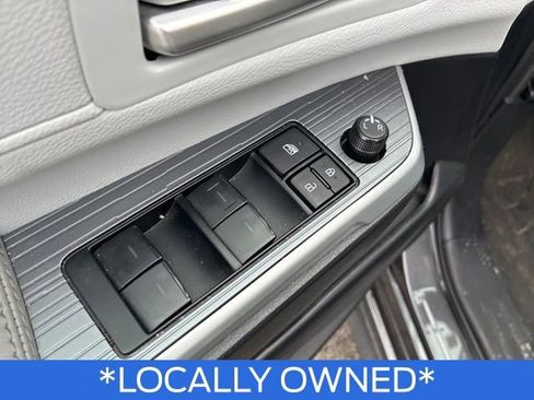 Used 2025 Toyota Sienna XLE image 16