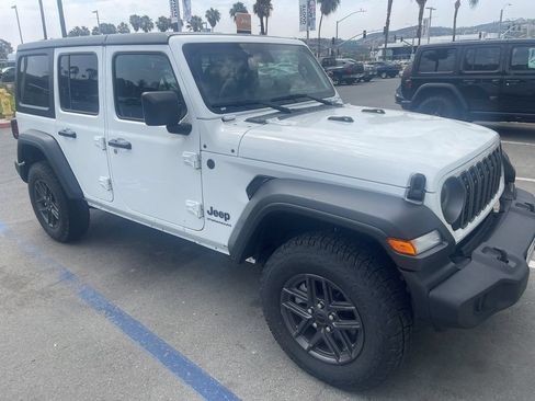 Used 2025 Jeep Wrangler Unlimited Sport AWD/4WD image 2