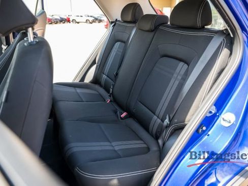 Used 2025 Hyundai Venue SEL image 11