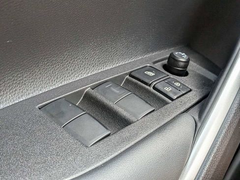 Used 2026 Toyota Corolla Cross L FWD image 26