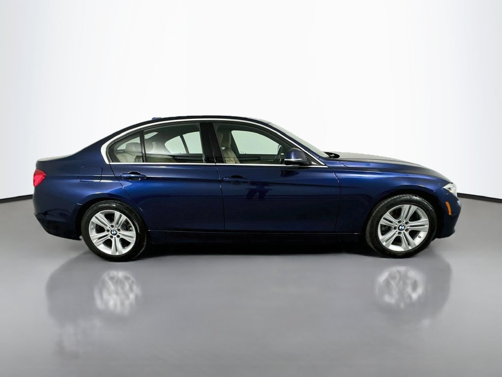 Used 2018 BMW 330i Sedan RWD image 4