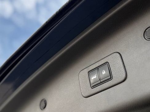 Used 2024 Nissan Armada Platinum AWD/4WD image 39