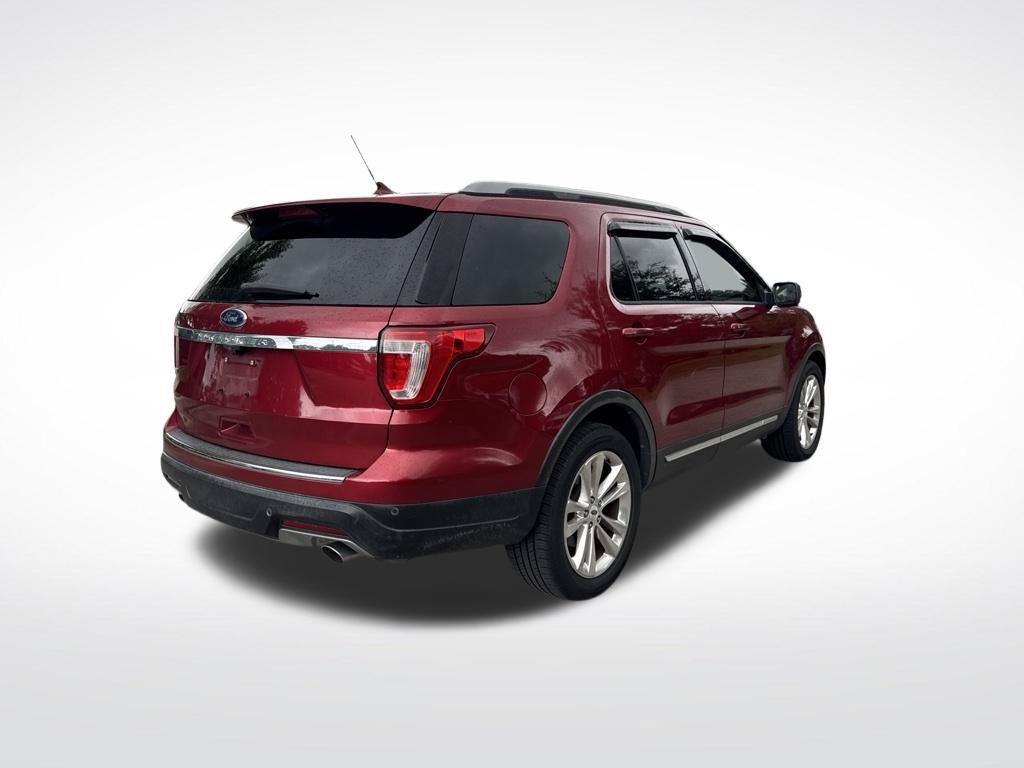 Used 2018 Ford Explorer XLT w/ Equipment Group 202A FWD image 5