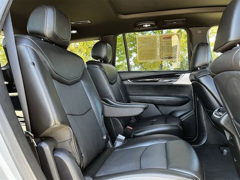 Used 2025 Cadillac XT6 Premium Luxury image 28