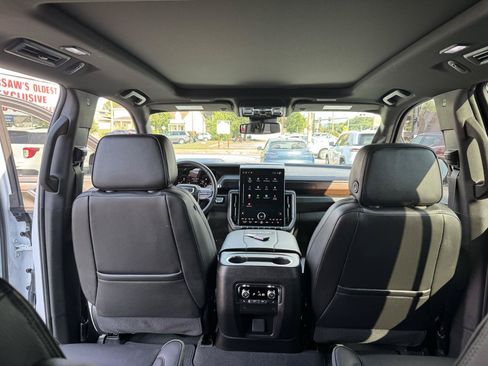 Used 2026 GMC Yukon Denali w/ Sun & Power Step Package AWD/4WD image 12