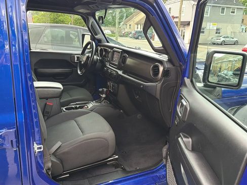 Used 2018 Jeep Wrangler Unlimited Sport S AWD/4WD image 23