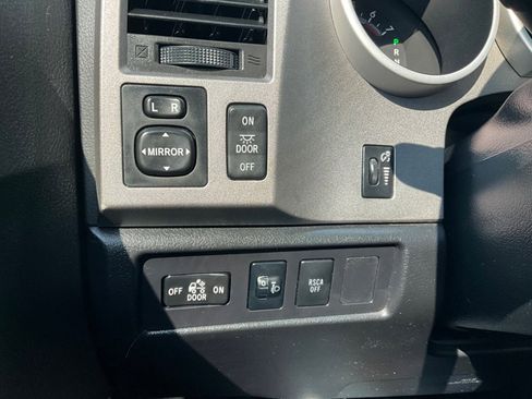 Used 2010 Toyota Tundra 4x4 Double Cab image 34