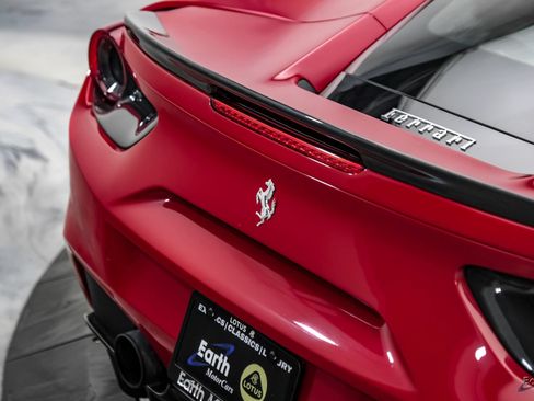 Used 2017 Ferrari 488 GTB RWD image 18