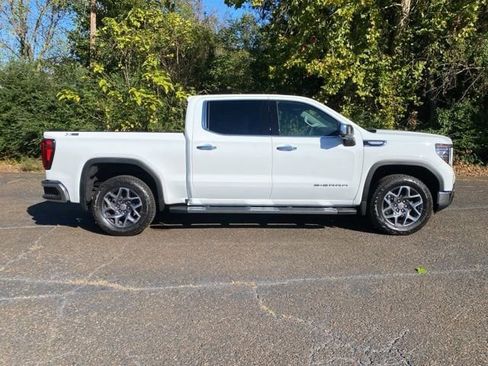 New 2026 GMC Sierra 1500 SLT image 8