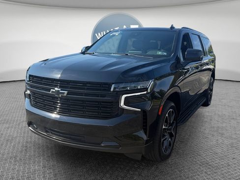 Used 2023 Chevrolet Suburban RST w/ Luxury Package AWD/4WD image 8