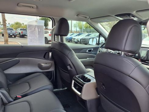 Used 2026 Kia Carnival EX FWD image 20