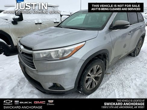 Used 2015 Toyota Highlander XLE image 1