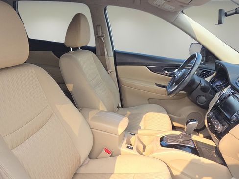 Used 2018 Nissan Rogue SV image 16