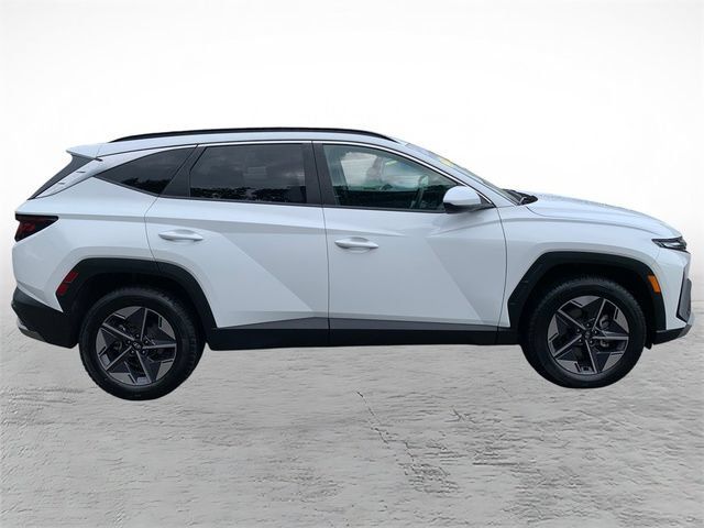 Certified 2025 Hyundai Tucson SEL AWD/4WD image 2