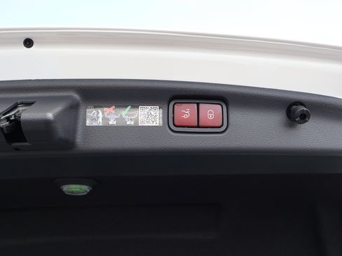 Certified 2025 Mercedes-Benz C 300 Sedan image 22