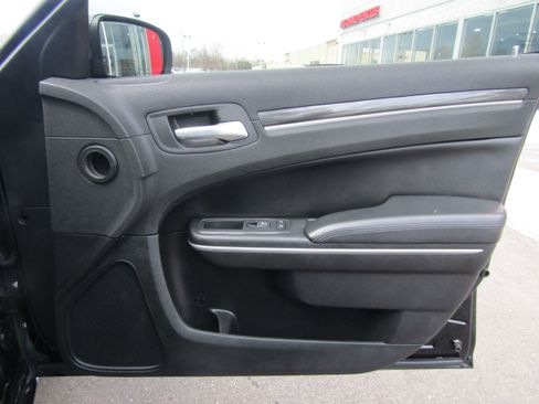 Used 2019 Chrysler 300 Touring w/ Sport Appearance Package image 20