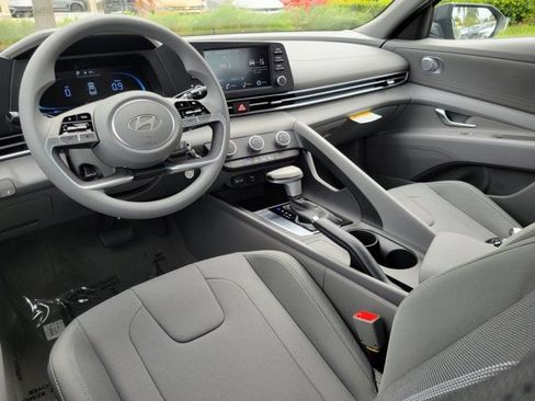 Used 2026 Hyundai Elantra SE FWD image 8