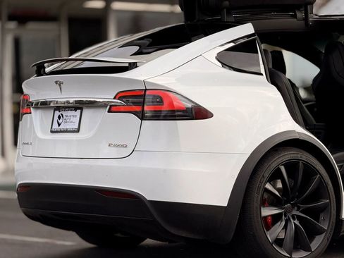 Used 2018 Tesla Model X P100D image 9