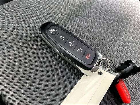 Used 2019 Ford Escape SE FWD image 10