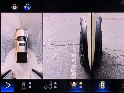 Used 2024 Chevrolet Colorado ZR2 w/ ZR2 Convenience Package III image 40