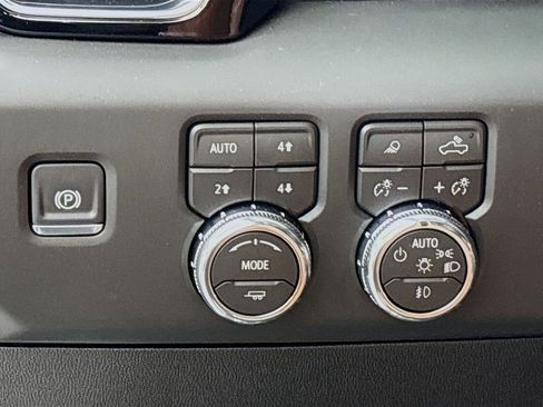 Used 2026 GMC Sierra 3500 Denali Ultimate image 11