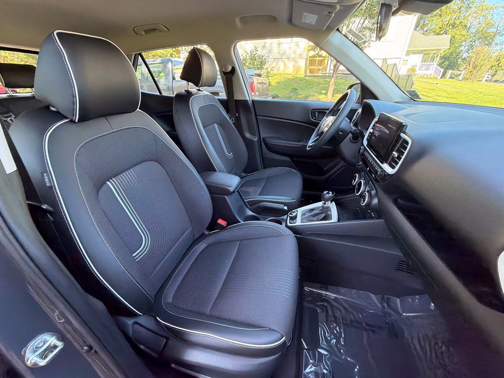 Certified 2024 Hyundai Venue Limited FWD image 9