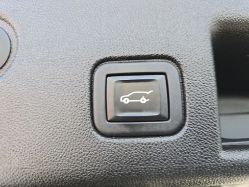 Used 2021 Chevrolet Equinox Premier w/ Redline Edition image 15