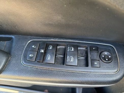 Used 2019 Dodge Charger SXT w/ Leather Interior Group image 21