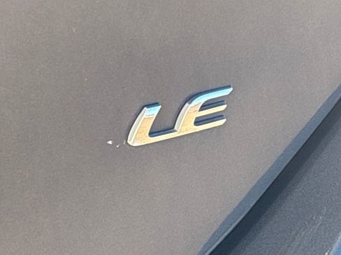 Used 2015 Toyota Corolla LE image 31