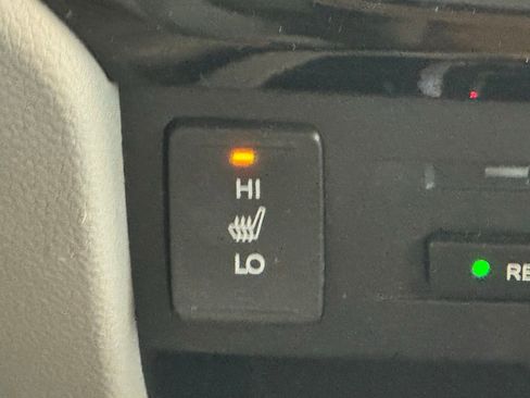 Used 2016 Honda Pilot Touring image 32