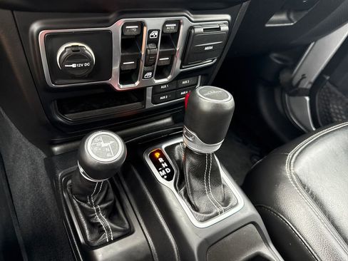 Used 2020 Jeep Gladiator Overland image 23