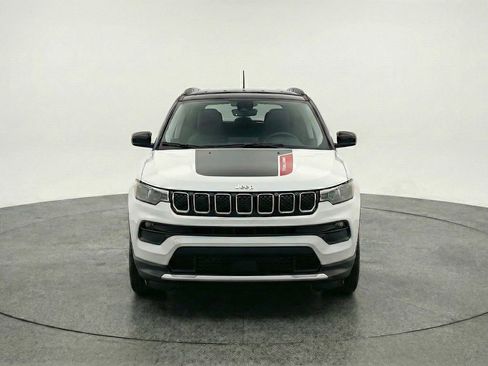 Used 2025 Jeep Compass Trailhawk image 2