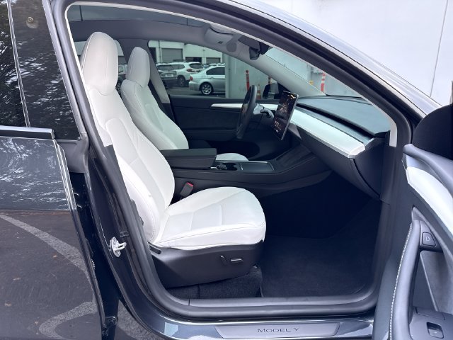 Used 2024 Tesla Model Y Performance AWD/4WD image 9