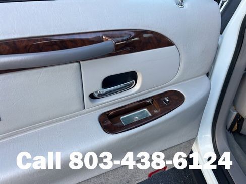 Used 2000 Lincoln Town Car Executive image 13