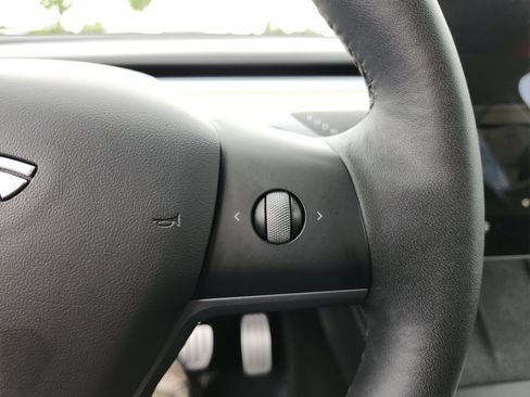 Used 2022 Tesla Model Y Performance AWD/4WD image 34